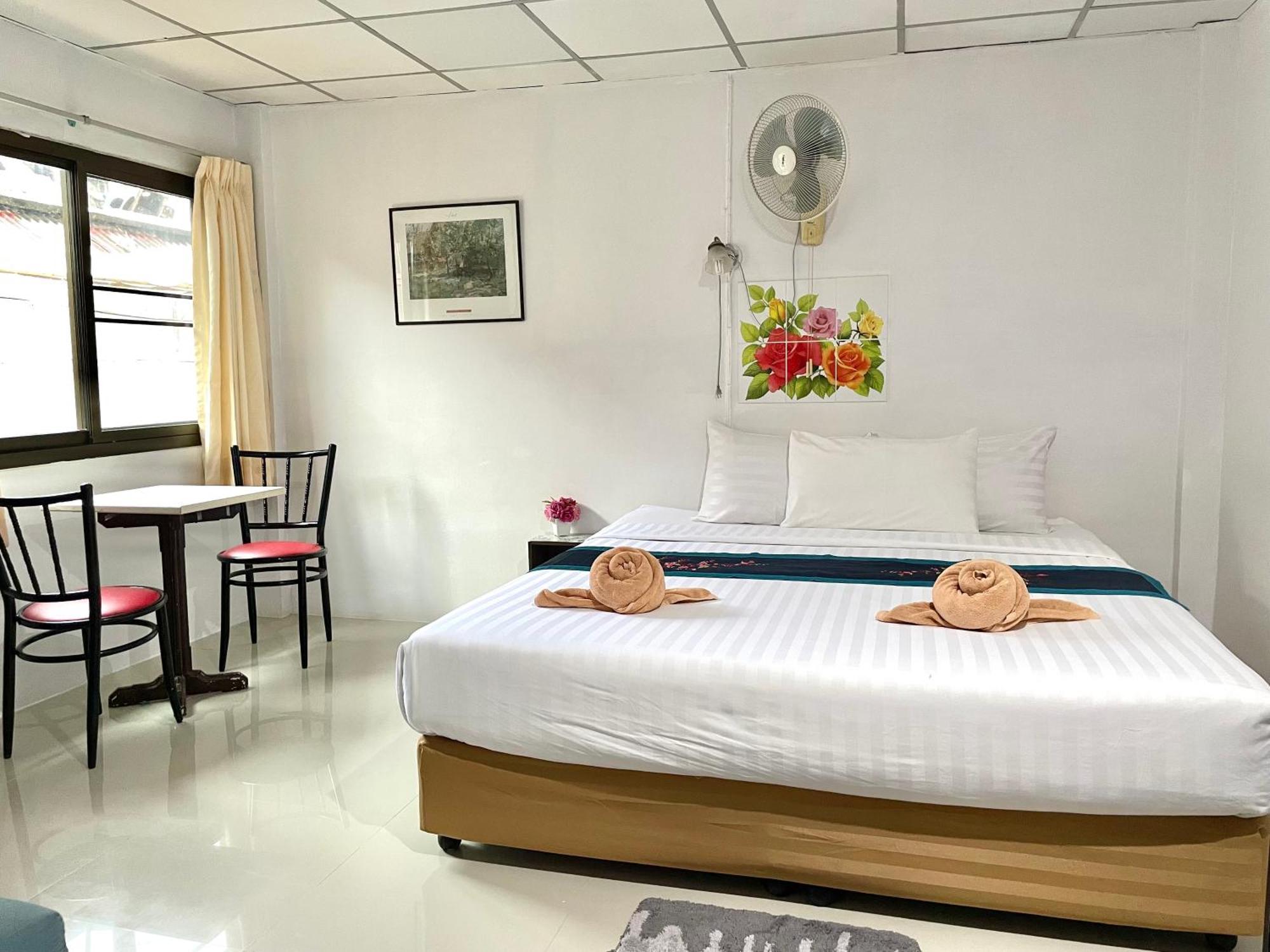 JJ Guesthouse Karon Extérieur photo