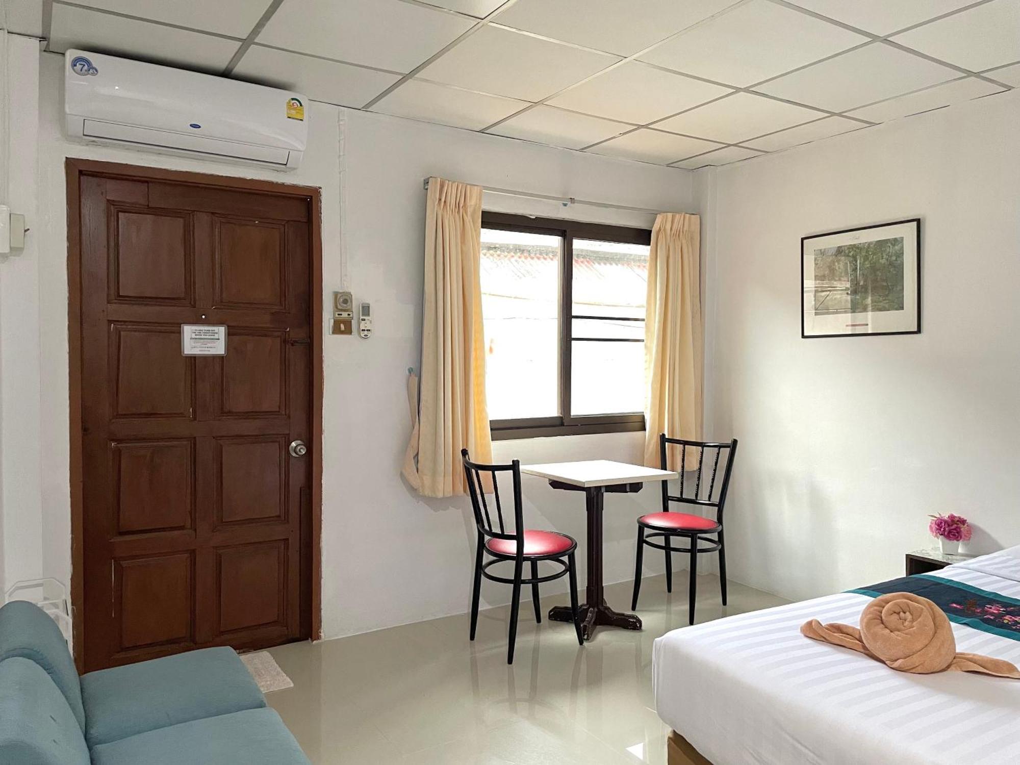 JJ Guesthouse Karon Extérieur photo